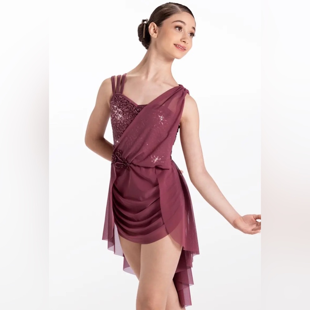 Weissman dance costume/Color: Burgundy/Worn : 3 times /Condition : very good